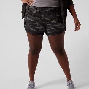 Athleta Mesh Racer Run Mid Rise 4 Short (Plus Size 1X)